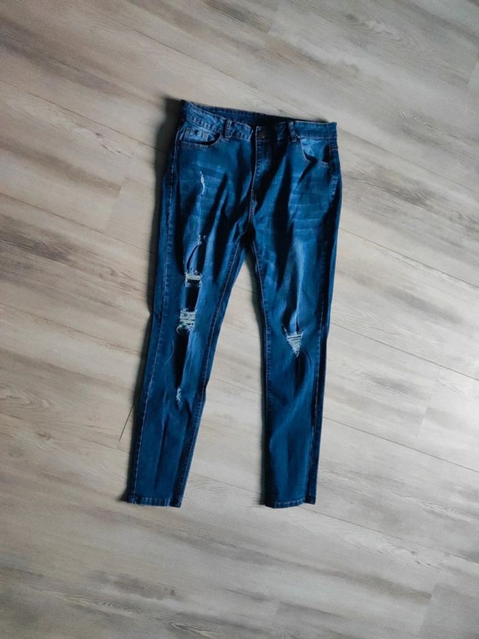 Jean effet troué