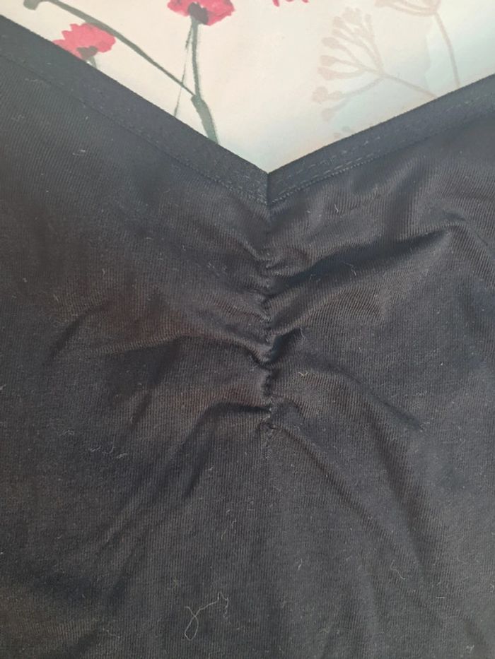 Joli debardeur noir, légèrement froncé devant, bretelles réglables - T36-38 - H&M - photo numéro 2