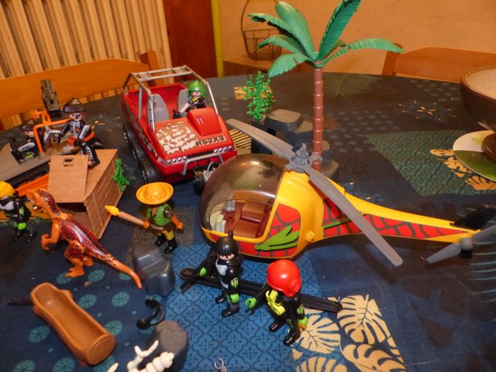 Lot playmobils chasseur de dinausores - photo numéro 3