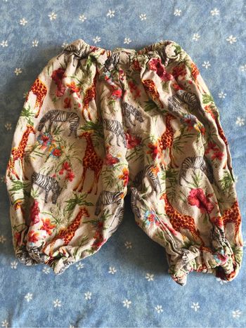 Vend pantalon fait à la main taille 2 an à