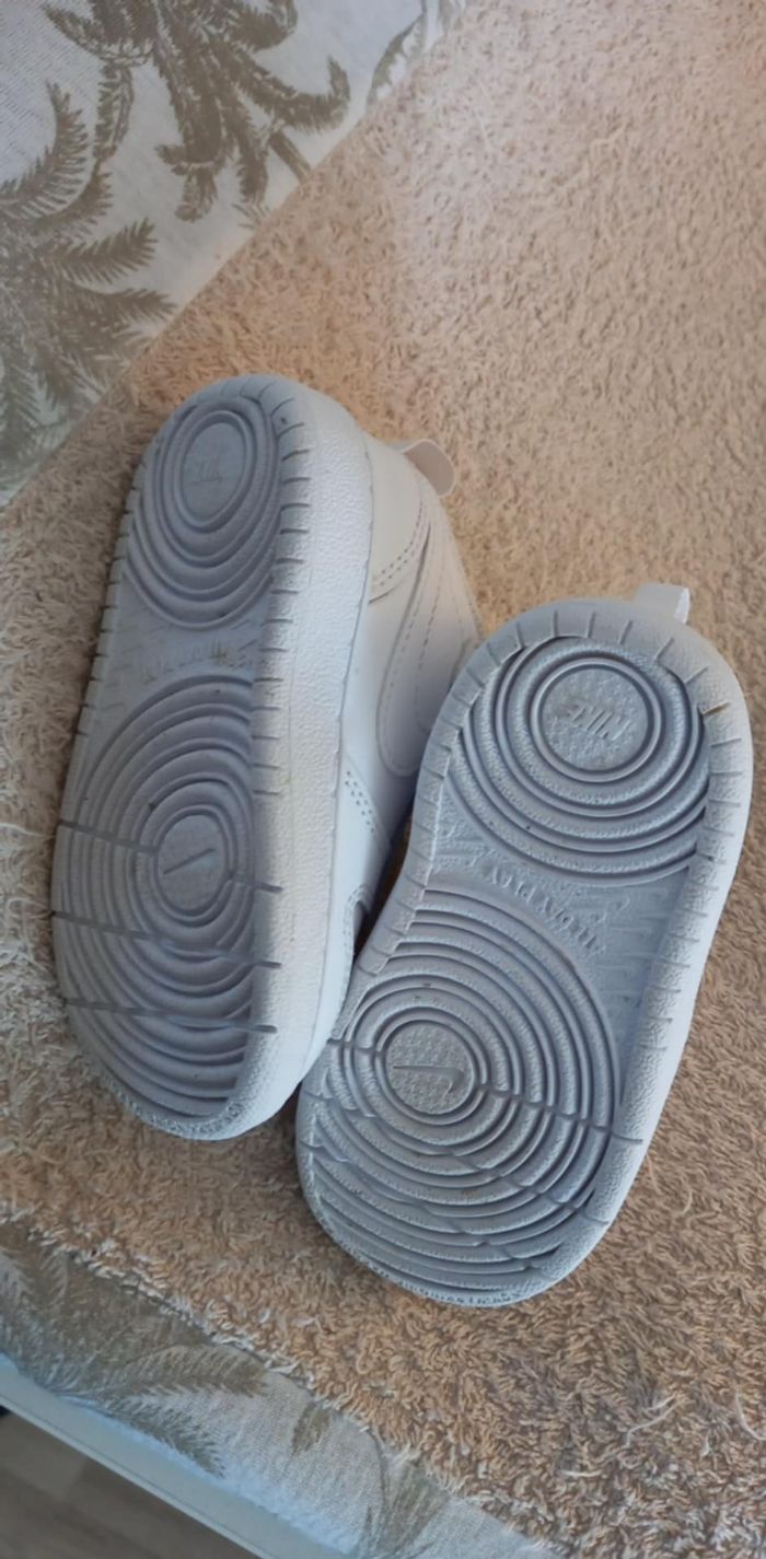 Nike blanches - photo numéro 3