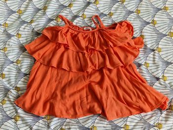 Haut sans manches à volant