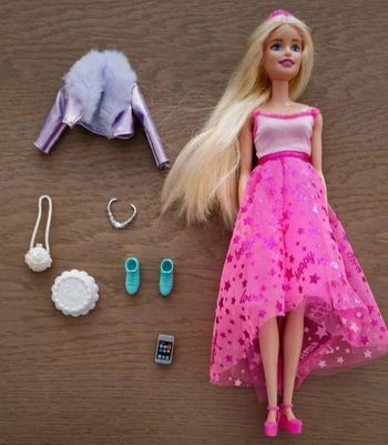 Barbie royale aventure en très bon état avec accessoires