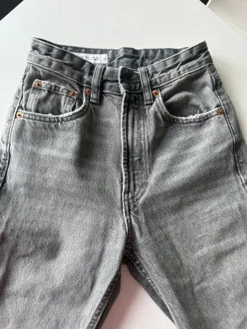 Jeans Zara gris taille 32 coupe droite