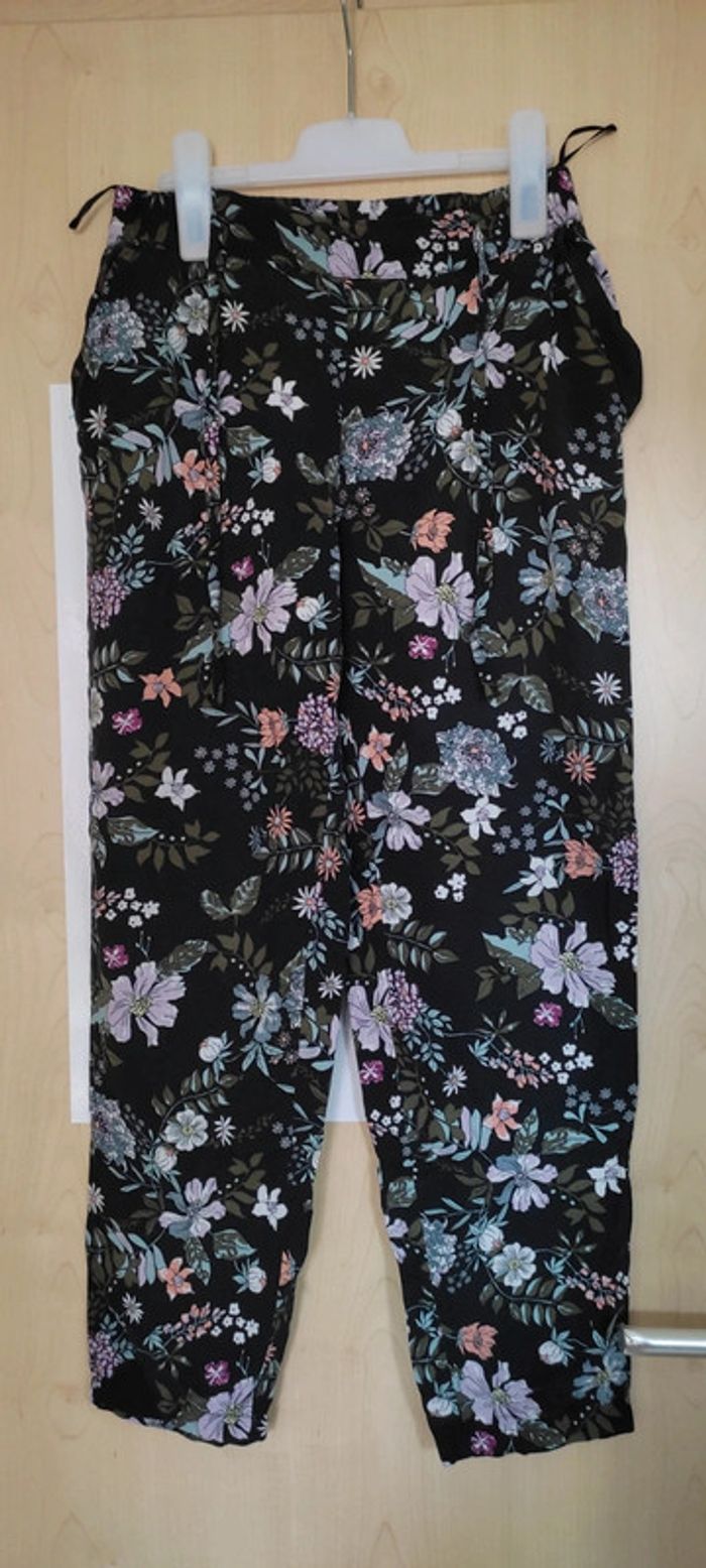 Pantalon fin fleuri vero moda taille small