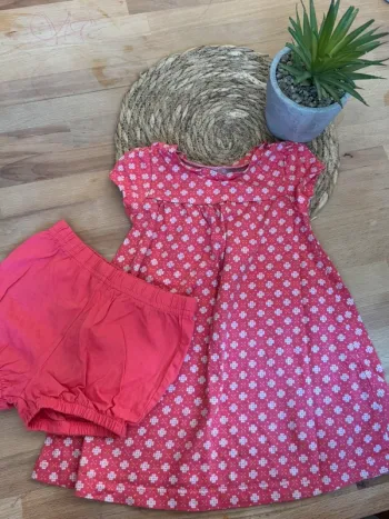 Robe avec culotte rose