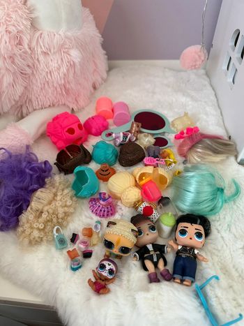 Lot poupées LOL et accessoires