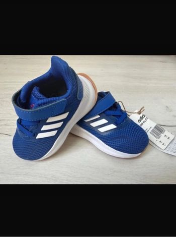 Basket Adidas taille 20 neuve