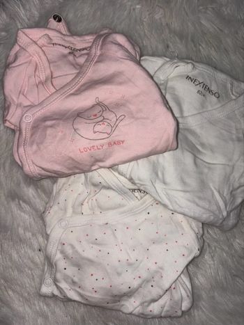 Lot trois bodies 3 mois