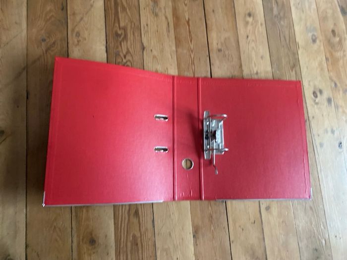 Classeur rouge à levier A4 avec renforts - photo numéro 8