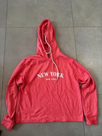 Haut à capuche rose Torkia ample , taille XS, très bon état