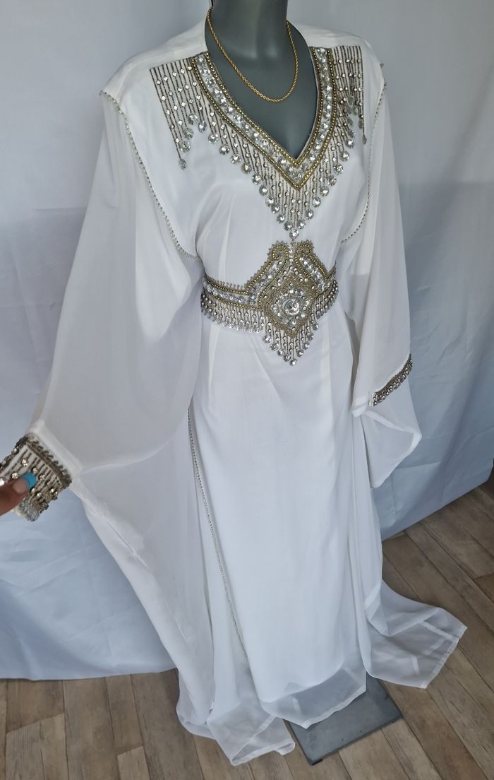 Robe Dubai blanche strass & perles – mariage / cérémonie – taille S M L ajustable - photo numéro 3