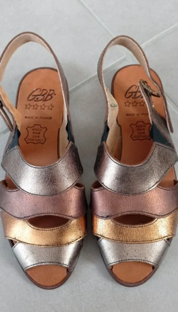 Sandales GBB cuir multicolores – Pointure 35 – Très bon état