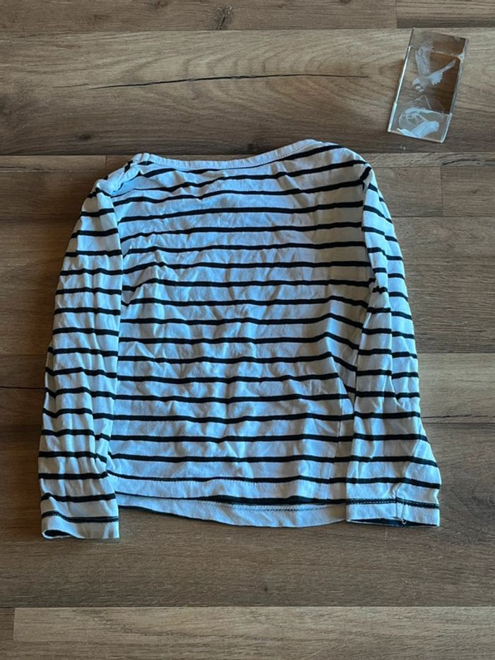 Je vend un haut manche longue fille 3 ans 97 cm très bon état - photo numéro 2