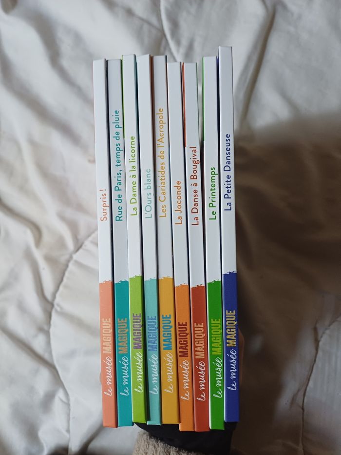 Lot 9 livres Hachette Jeunesse - photo numéro 2