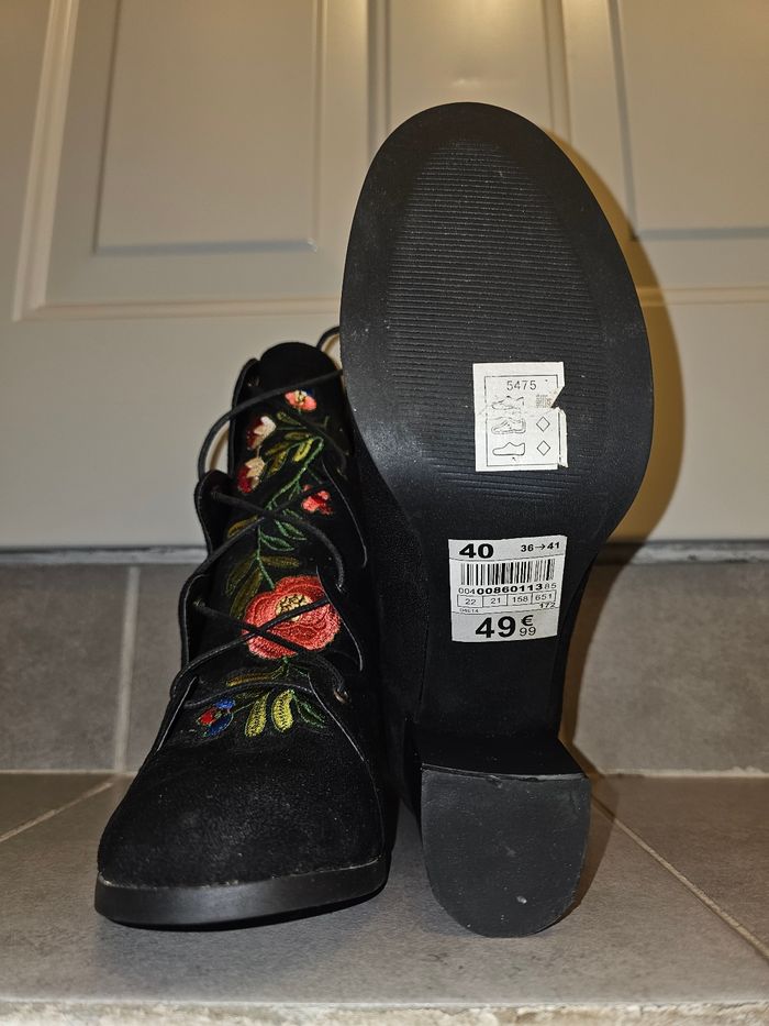👢 Bottines à talons Miss Liberto – Motifs fleurs – Taille 40 – Talons 8,5 cm - photo numéro 6