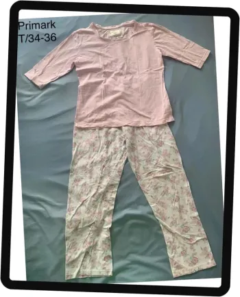 Pyjama 2 pièces coton motifs fleurs Primark T/34-36