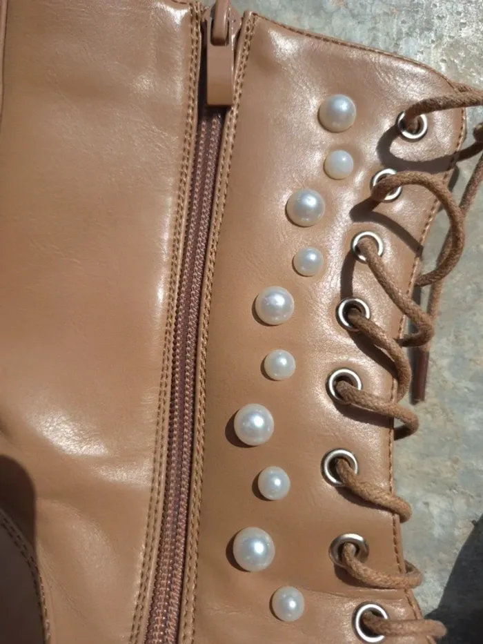 Bottines beige avec perles - photo numéro 3