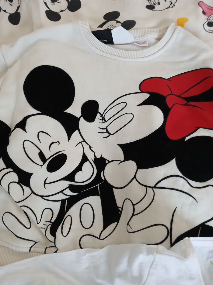 Lot de pulls Disney pour fille taille 4ans et taille 5ans pour fille - photo numéro 9