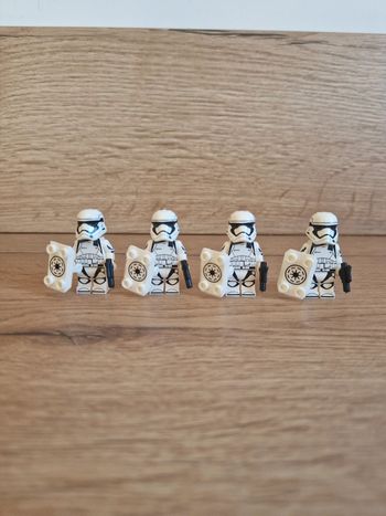 Figurines type lego 4 stormtroopers avec boucliers star wars