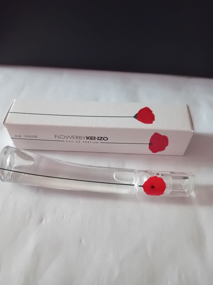 Miniature ( mini ) kenzo flower eau de parfum 4 ml. Neuve - photo numéro 2