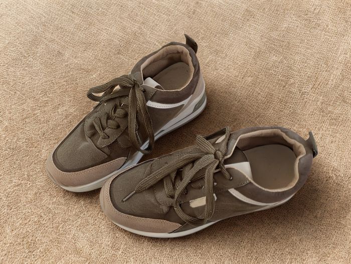 Baskets kaki et beige - photo numéro 2