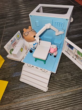 Ambulance peppa pig