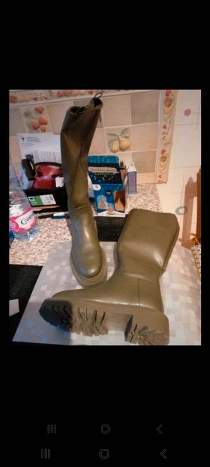 Bottes à grosses semelles kaki