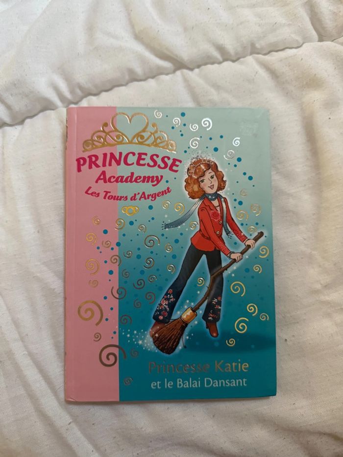 Lot 9 livres Princess Academy - photo numéro 4