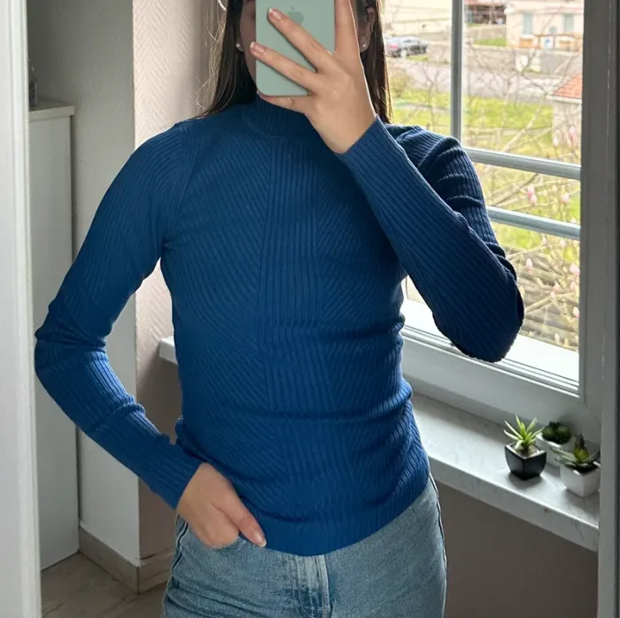 Pull maille côtelé hm col cheminée bleu électrique