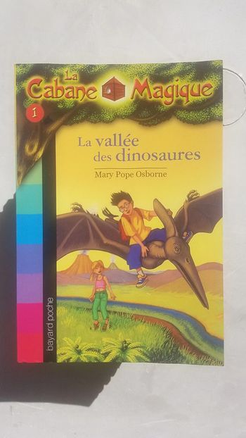livre la vallée des dinosaures collection la cabane magique 1