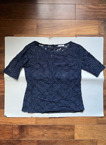 Haut / T-shirt manches courtes vintage bleu marine en dentelle taille S/36