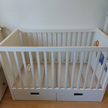 Lit bébé Ikea avec tiroirs