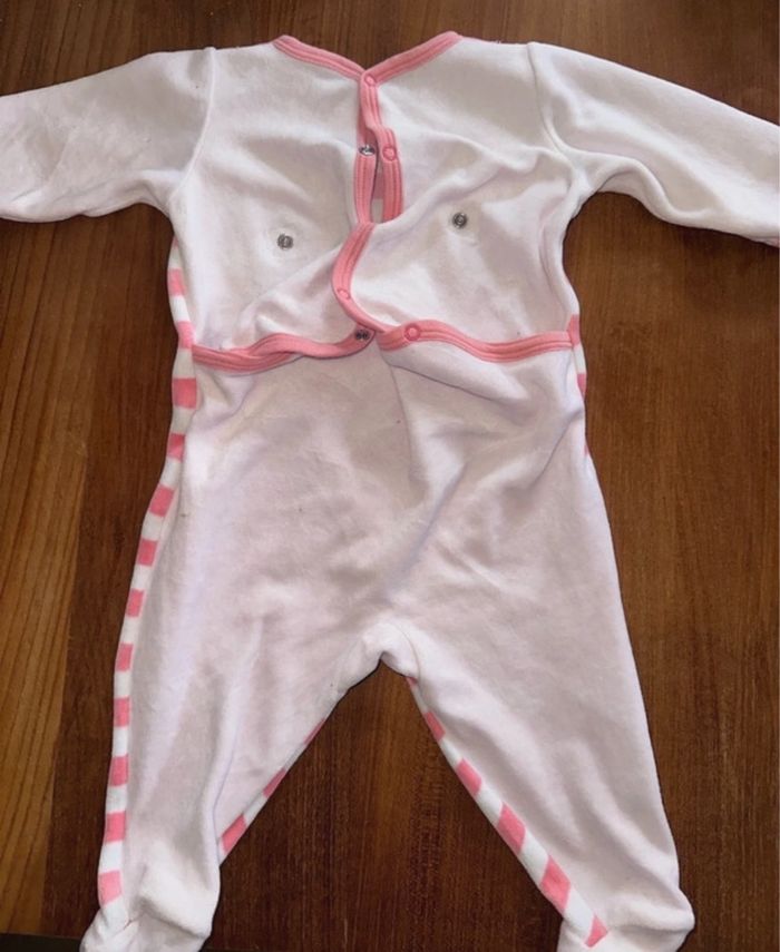 Pyjamas une pièce - photo numéro 2