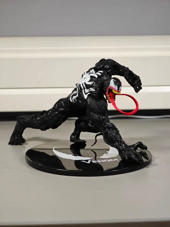 Figurine Venom 18cm neuve sans boîte - photo numéro 2