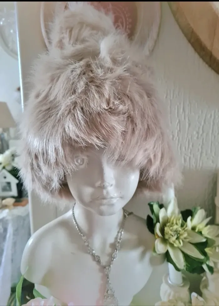 Magnifique bonnet Beige fausse fourrure Zara Neuf