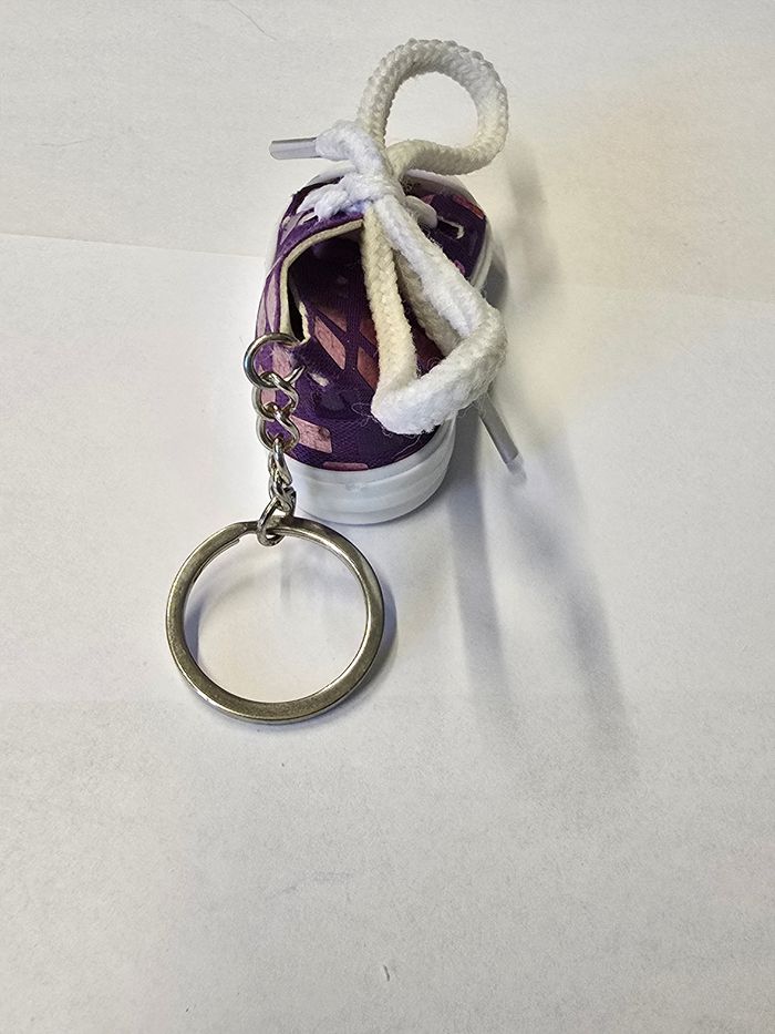 Porte clés chaussures violette - photo numéro 4