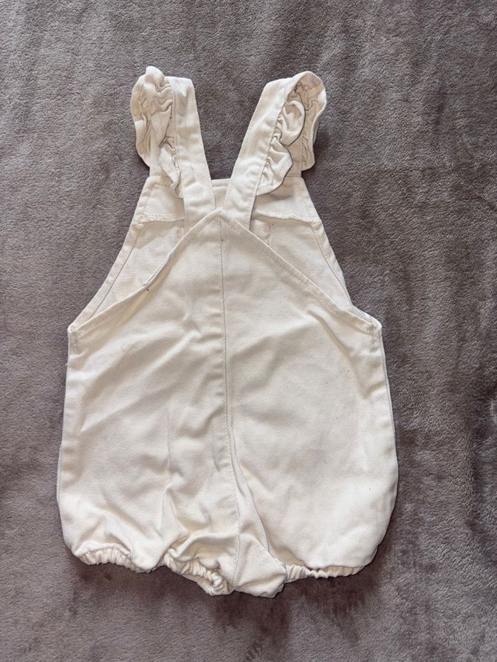 Lot de deux salopettes en jean beige pour jumelles Kiabi taille 12 mois en très bon état - photo numéro 5