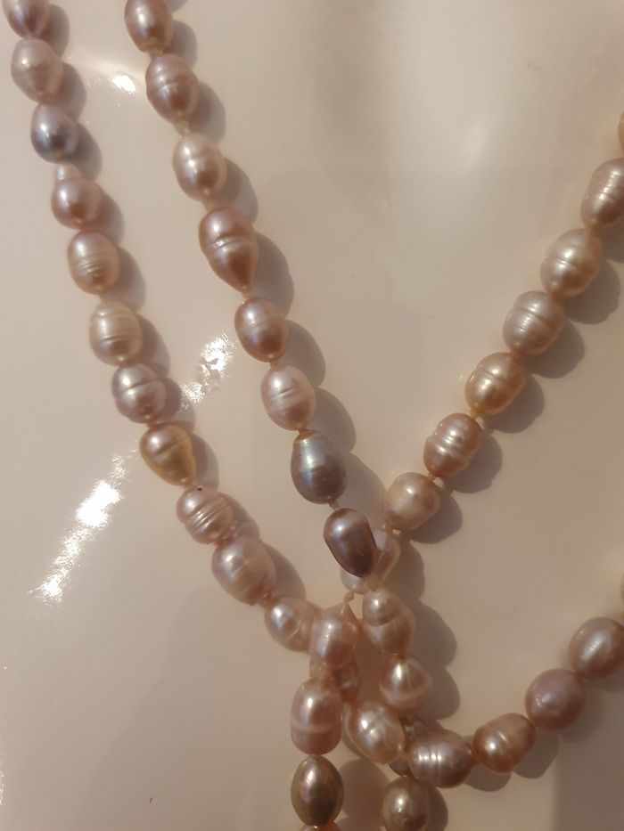 Magnifique collier sautoire de véritable perles de cultures multicouleurs en excellente état svp observerez toutes les photos avant de me demander les dimensions car j ajoute toujours la dimensions merci - photo numéro 5