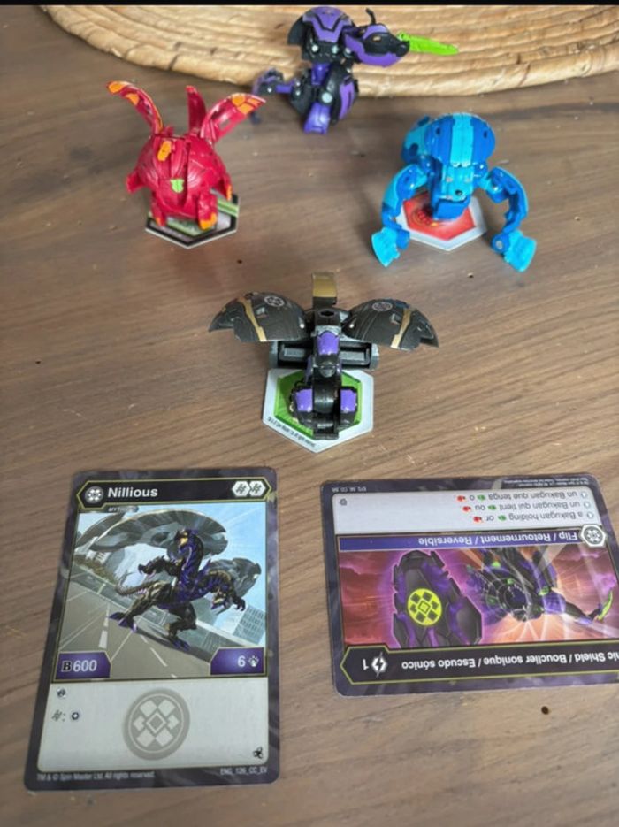 Lot 8 Bakugans avec cartes jeux + jetons - photo numéro 2