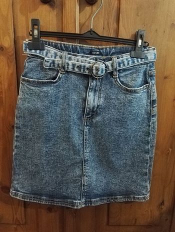Jupe en jean délavée avec ceinture