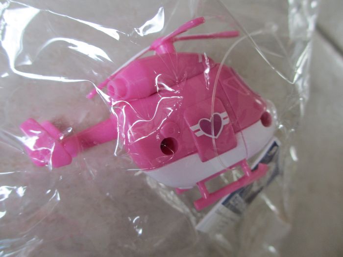 Lot de petits jouets : sifflet, toupies et Super Wings - photo numéro 7