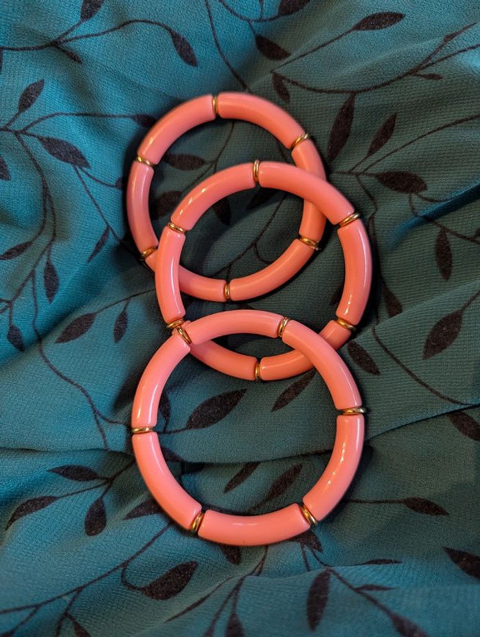 Lot de 3 bracelets tendance en résine corail
