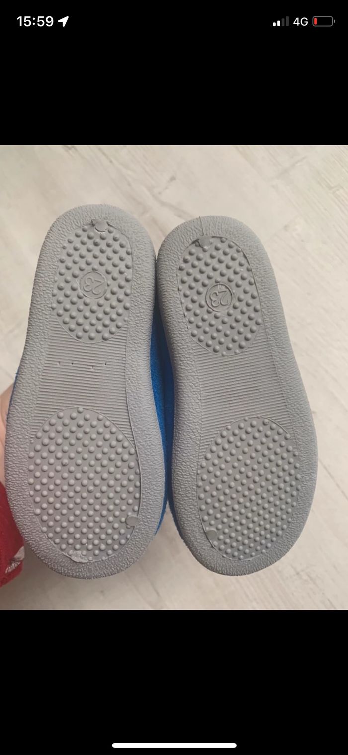 Chaussons garcon foot neufs taille 23 - photo numéro 4
