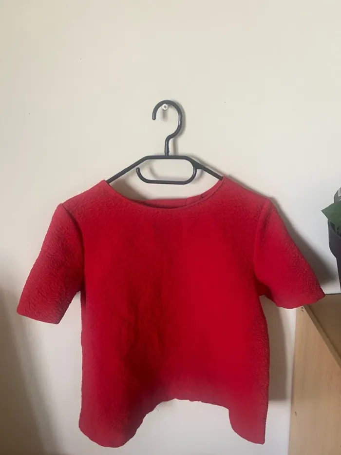 T shirt rouge dos nu