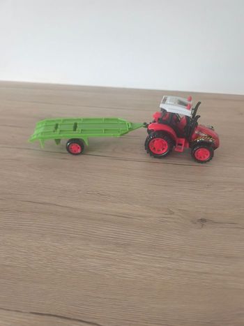 Patit tracteur et sa remorque plateau