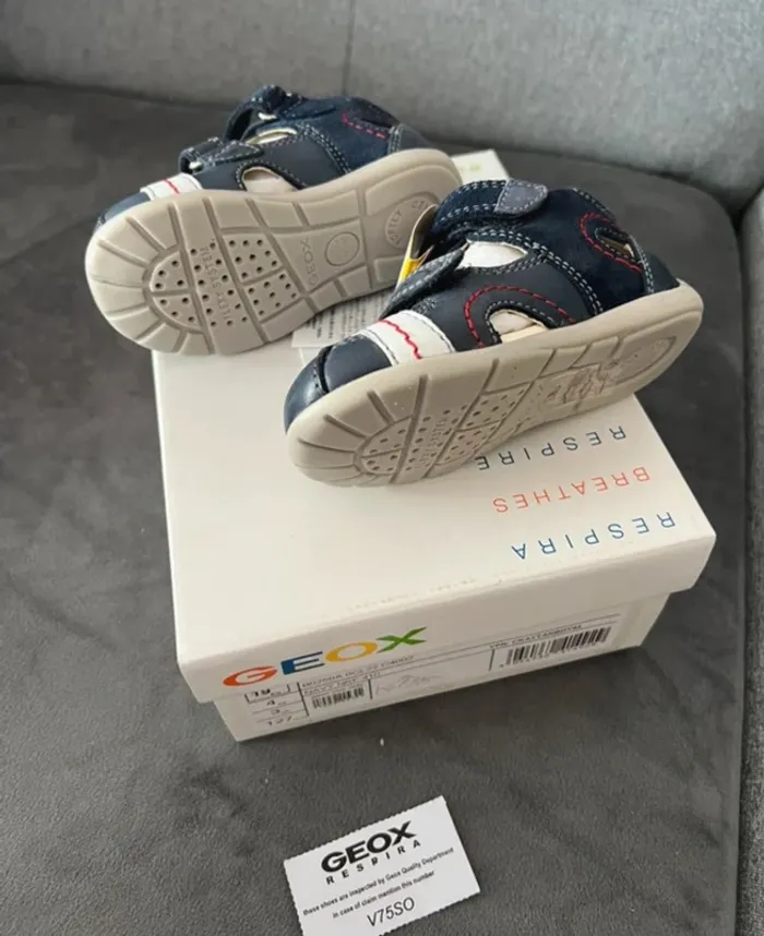 Sandales Geox, neuve, taille 18 - photo numéro 2