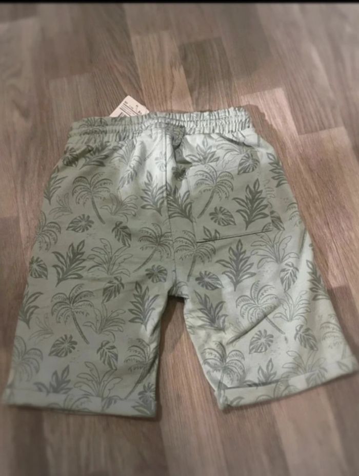 Très beau Short orchestra taille 8 ans neuf - photo numéro 3