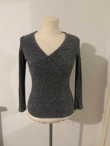 Haut gris côtelé col cache-cœur – Taille XS