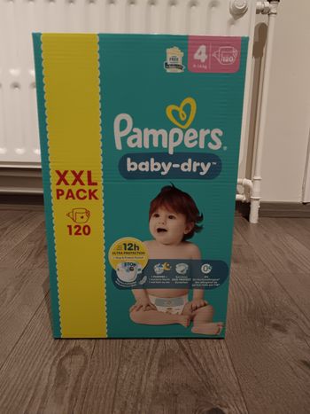 Couches pampers taille 4
